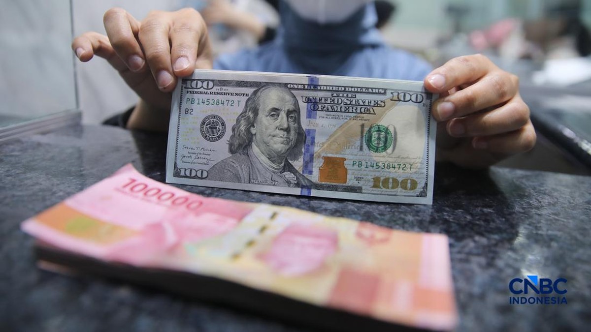 Rupiah Tertekan ke Rp17.830 per Dolar AS di Awal Pekan, Pasar Nantikan Hasil RDG BI