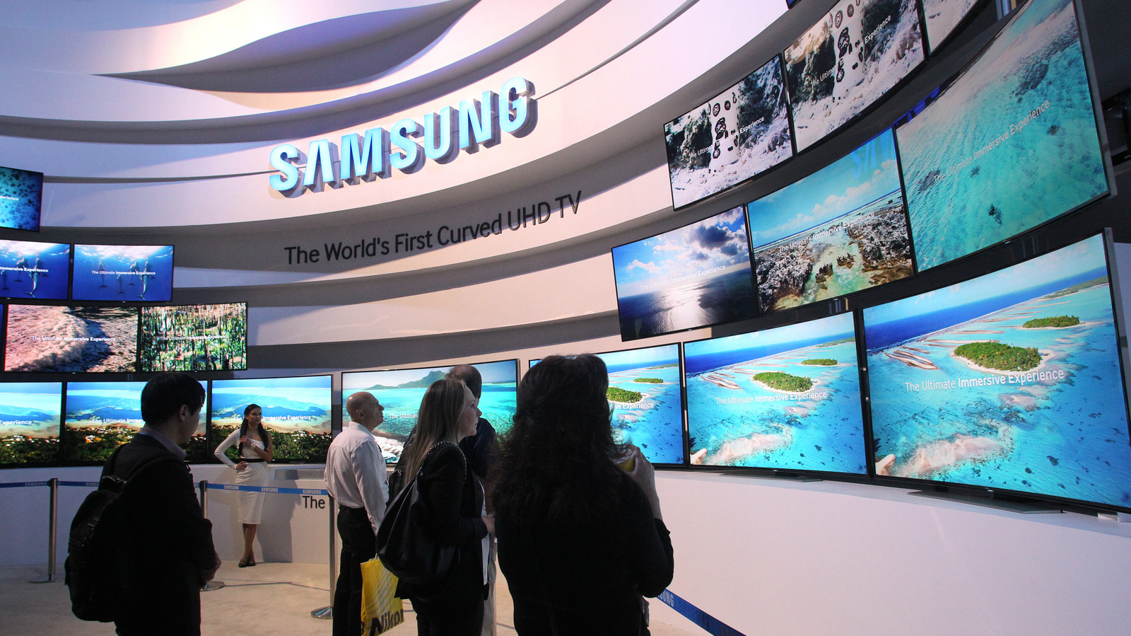 TV Melengkung Gagal di Pasaran, Monitor Gaming Melengkung Justru Digandrungi