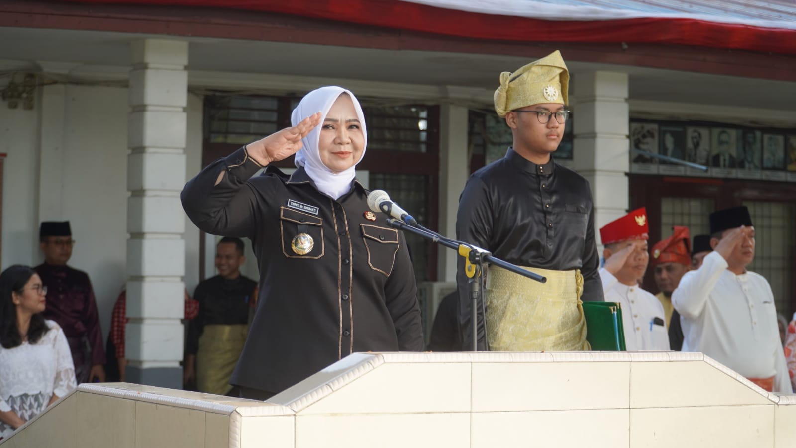 Plt Bupati Langkat Tiorita Surbakti Pimpin Upacara HUT ke-81 RI di SMAN 1 Stabat, Pelajar Diminta Jadi Pionir Kemajuan