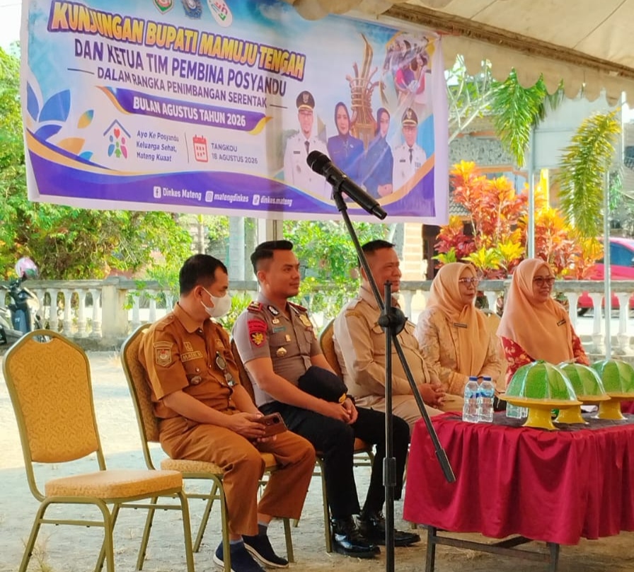 Bhabinkamtibmas Polsek Topoyo Kawal Posyandu Serentak di Desa Tangkau, Bupati Mamuju Tengah Ikut Simulasi Vitamin A