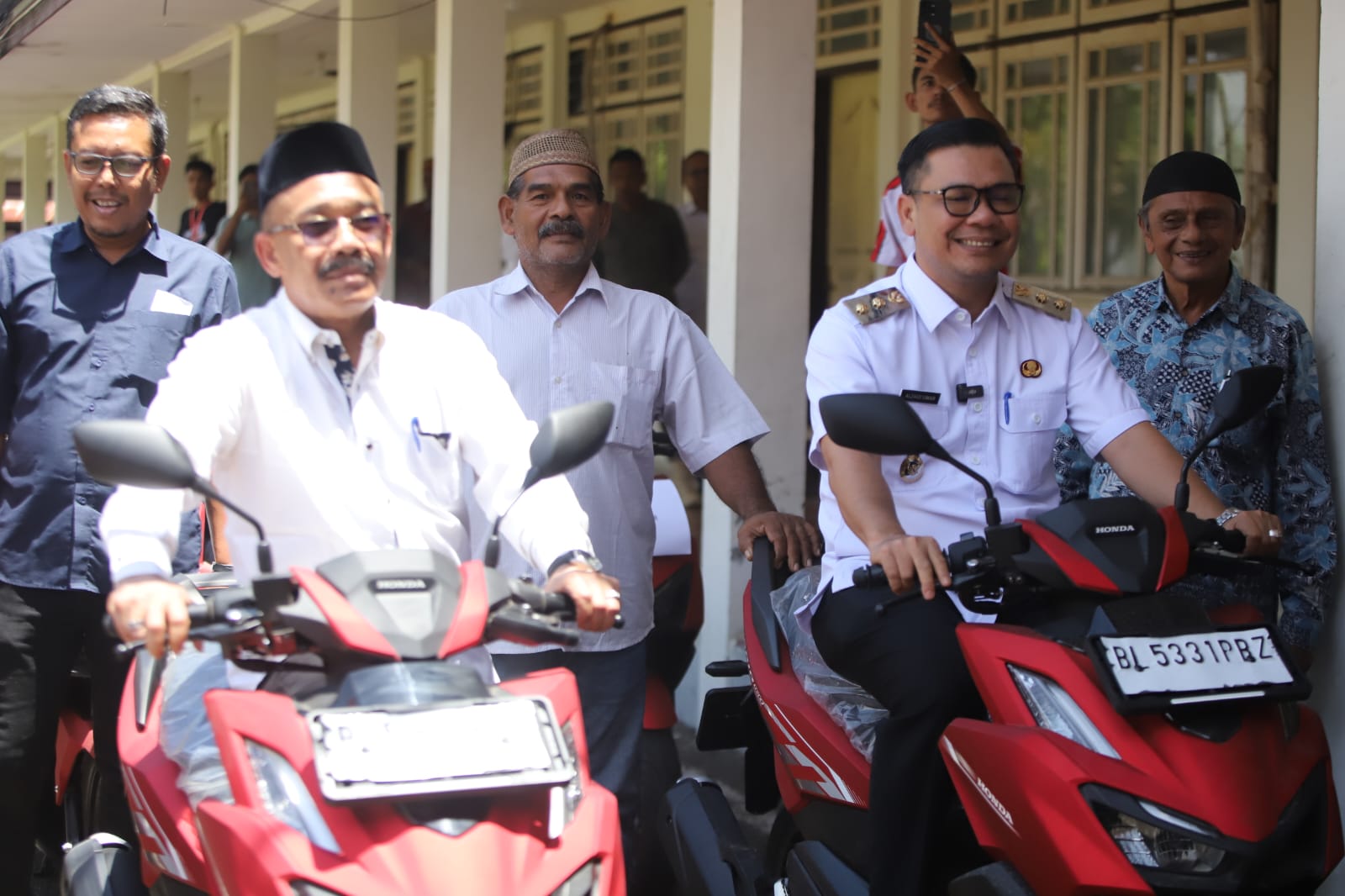 Pemkab Pidie Serahkan 97 Unit Motor Dinas untuk Imum Mukim Se-Kabupaten, Bupati Tekankan Peran Adat