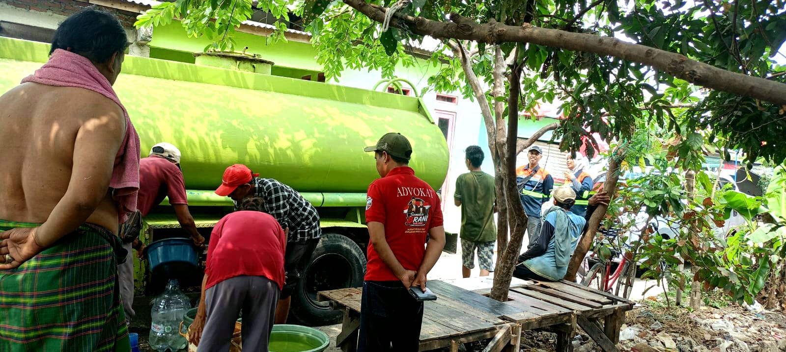 Tim Relawan BRANI Salurkan Bantuan Air Bersih untuk Warga Kampung Blendung Kedung Pengawas yang Terdampak Kekeringan