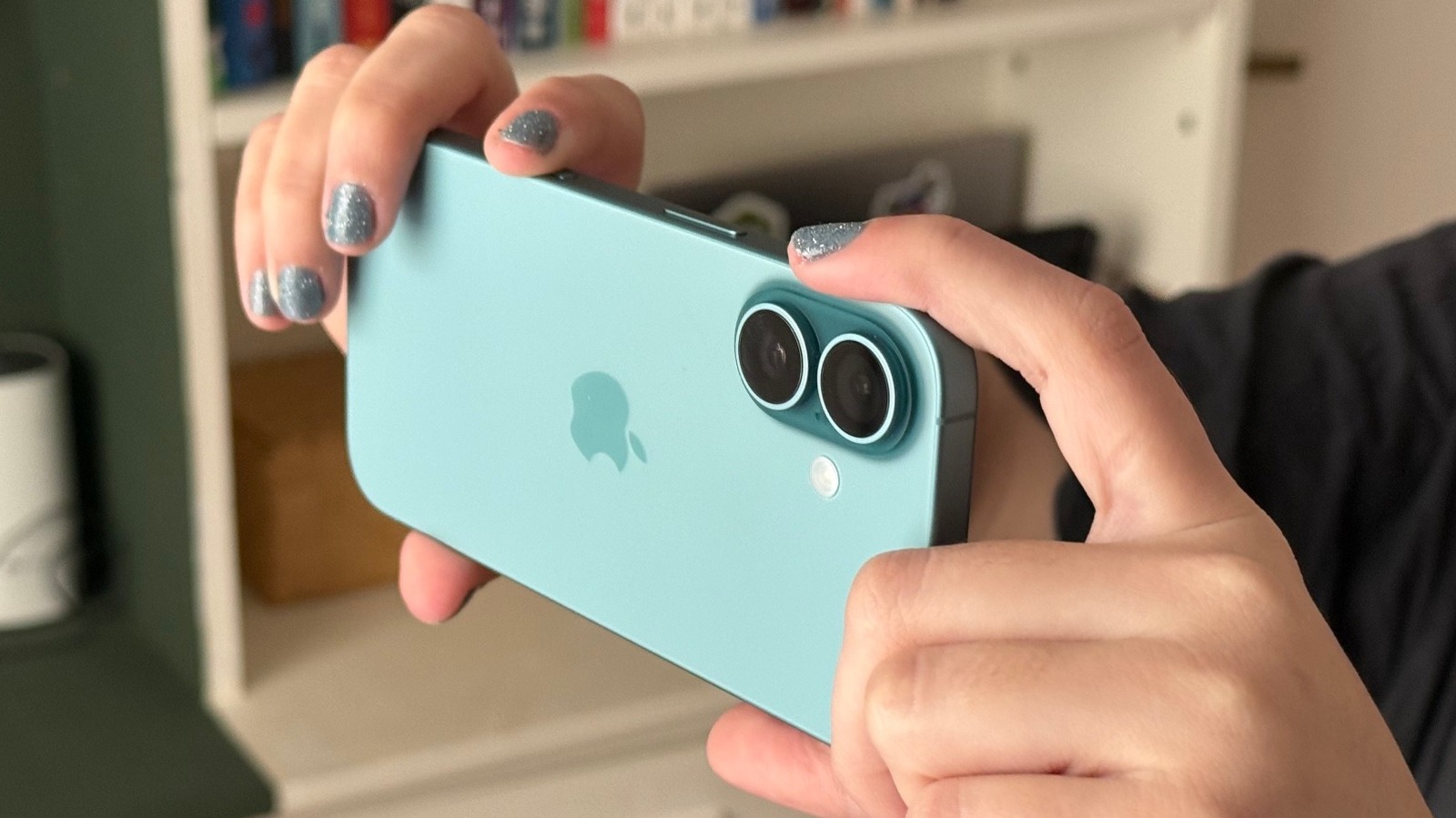 5 Aksesoris iPhone Murah yang Wajib Dimiliki, dari Powerbank Sampai Kabel