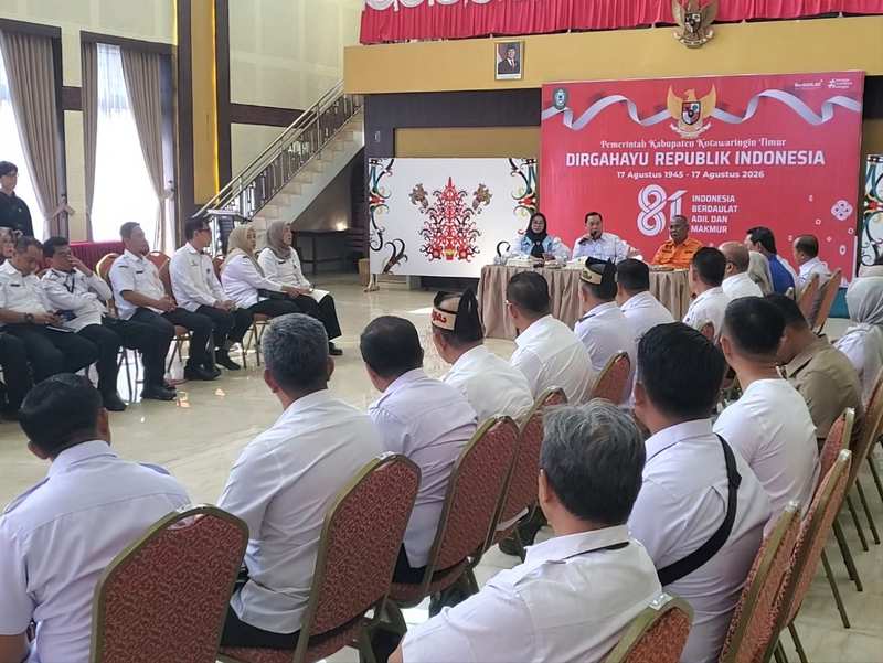 Bupati Kotim Kerahkan Seluruh OPD Bawa Armada Tangki Air untuk Padamkan Karhutla, Mobil Damkar Fokus Menembak Api