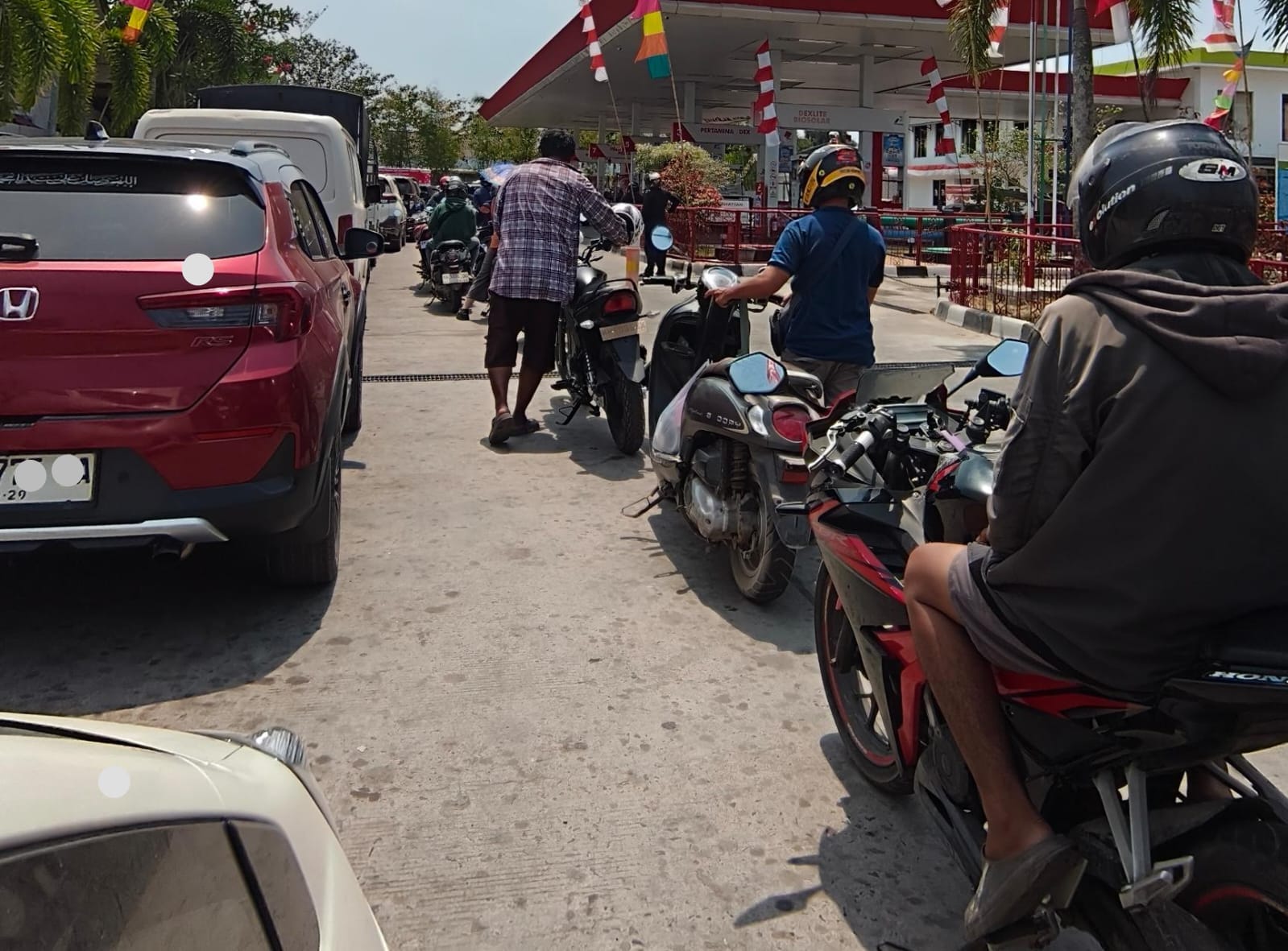 Antrean BBM di Sampit Kembali Mengular, DPRD Kotim Bakal Panggil Pertamina dalam RDP Lintas Komisi