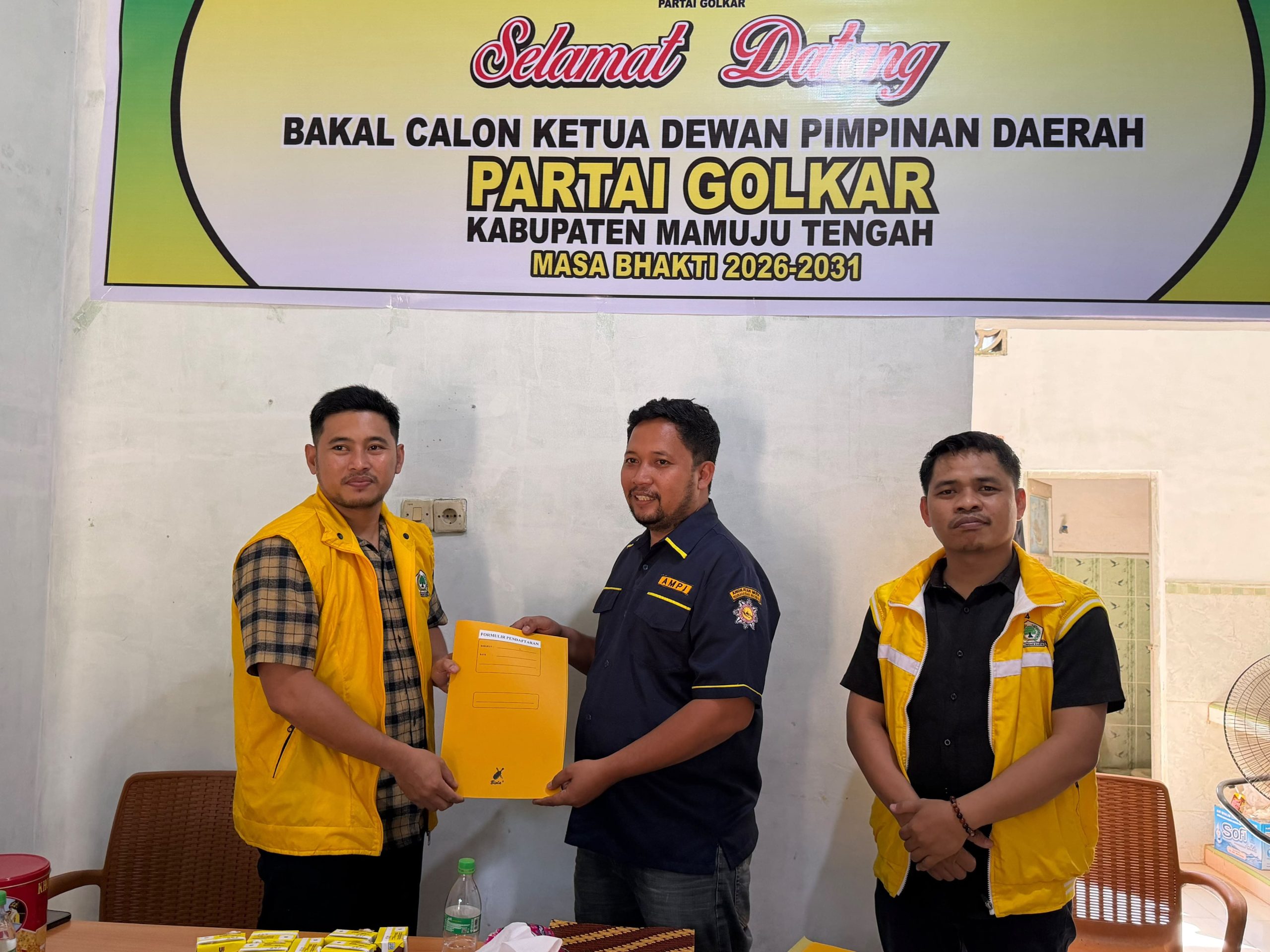 Dua Kader Berebut Kursi Ketua DPD II Golkar Mamuju Tengah, Petahana Sahril dan Bendahara Rukmana Salim Ambil Formulir