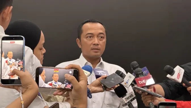 TNI Terjunkan Baliho Prabowo dari Ketinggian 10.000 Kaki, Mensesneg Sebut Itu Wujud Terima Kasih
