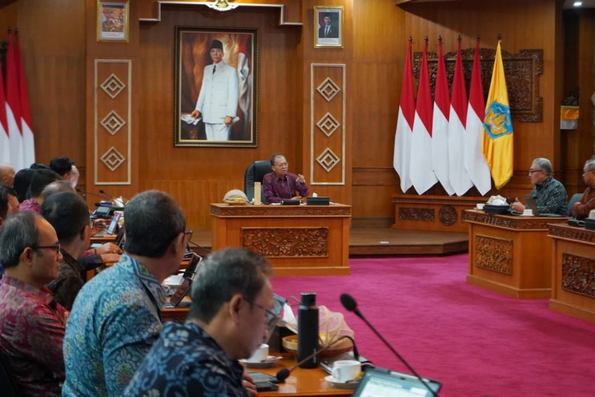Realisasi PAD Bali Baru 58,95 Persen, Gubernur Koster Minta OPD Genjot Kinerja dan Hapus Pola Kerja Biasa-Biasa