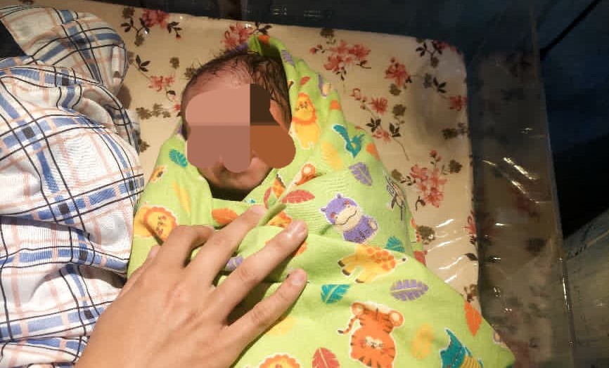 Bayi Laki-laki Ditemukan Hidup di Tempat Sampah Depan Alfamidi Ambon, Polresta Pulau Ambon Selidiki Orang Tua