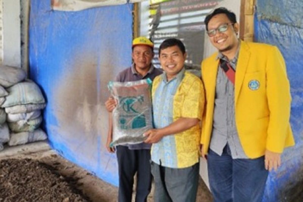 Tim PKM UNP Latih Gapoktan Kamang Hilia Agam Produksi Kompos Berkualitas dan Kelola Keuangan Digital