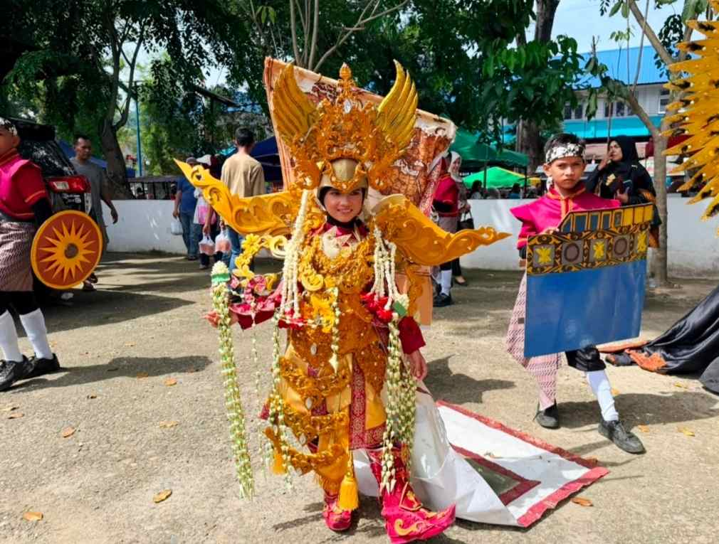 Pawai Alegoris HUT RI di Langsa: Rafifa Aisha Perankan Ratu Tribhuwana Tunggadewi, MIN 2 Angkat Kisah Kejayaan Majapahit