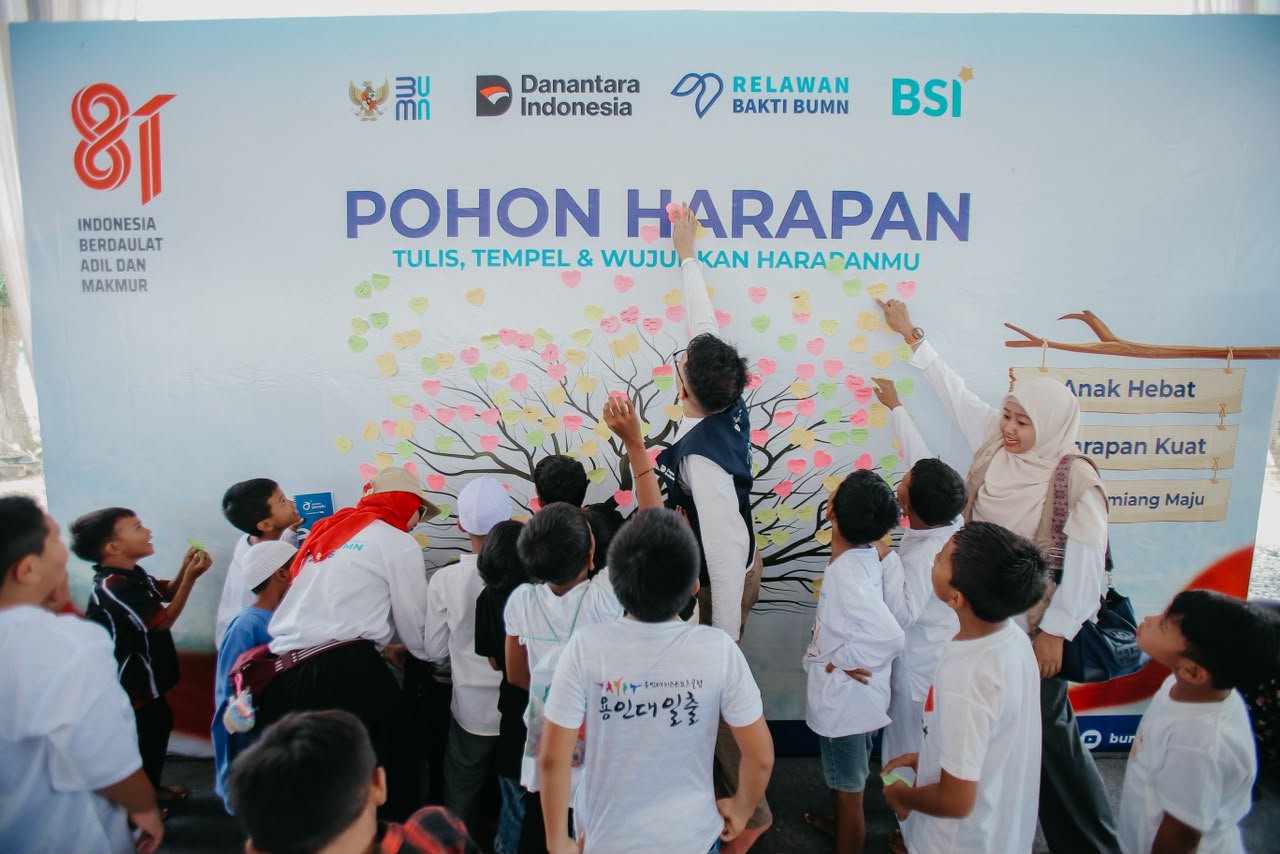 Relawan BUMN Ajak Anak-Anak di Huntara Aceh Tamiang Belajar dan Berharap di Hari Kemerdekaan ke-81