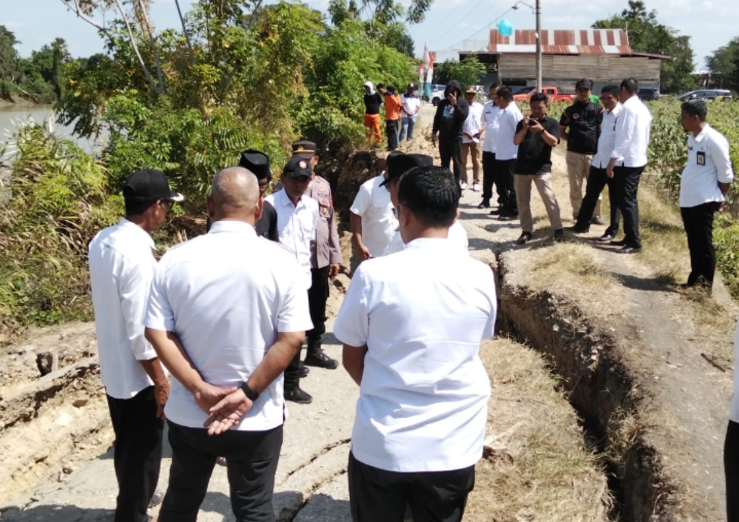 Longsor Putus Akses Baleng-Warasalae di Wajo, Bupati Tinjau Lokasi dan Dorong Talud Permanen