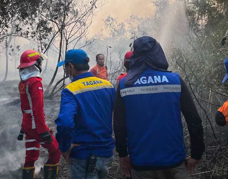 Relawan Karhutla Melawi Peringatkan Bahaya Kepungan Asap: Masker Bukan Satu-satunya, Helm hingga Air Minum Jadi Prioritas