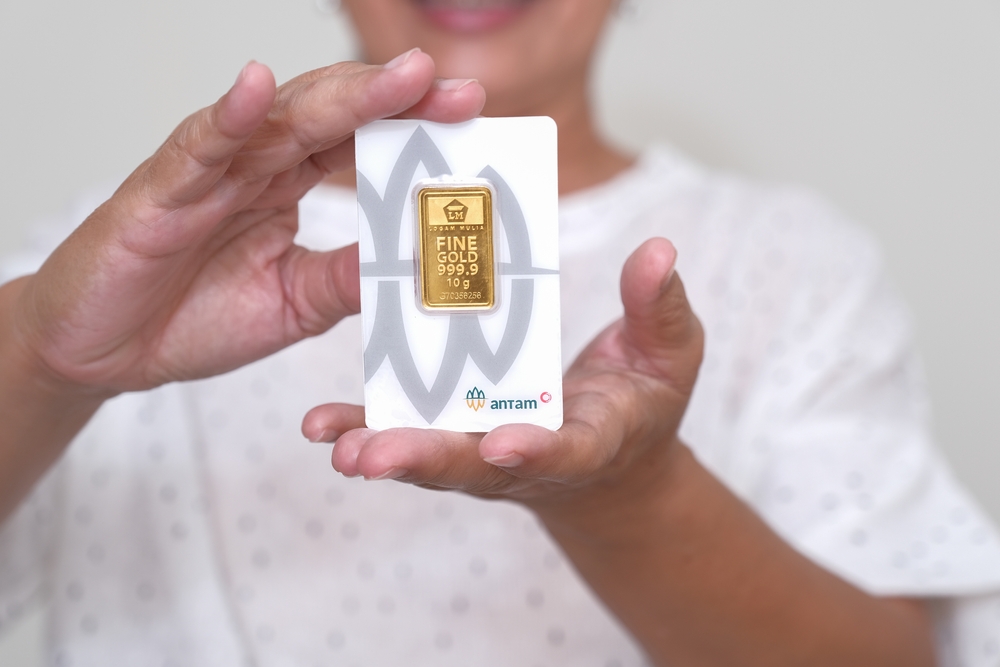 Harga Emas Antam di Bandung Turun Rp50.000 per Gram, Buyback Ikut Melemah ke Rp2.505.000