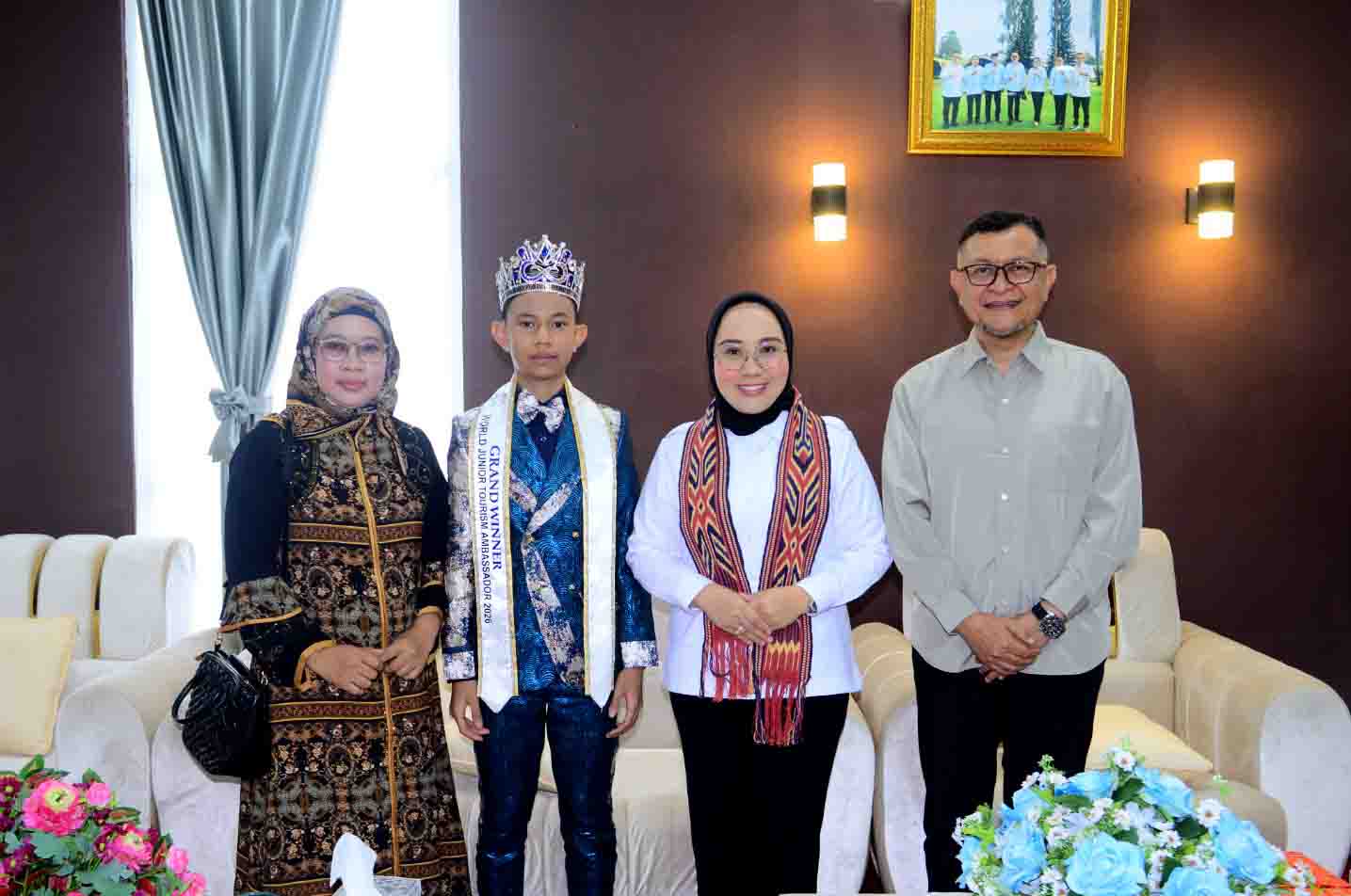Pelajar Mamuju Hidayat Faturrahman Raih Empat Penghargaan di Vietnam, Bupati Dorong Wastra Sekomandi Mendunia