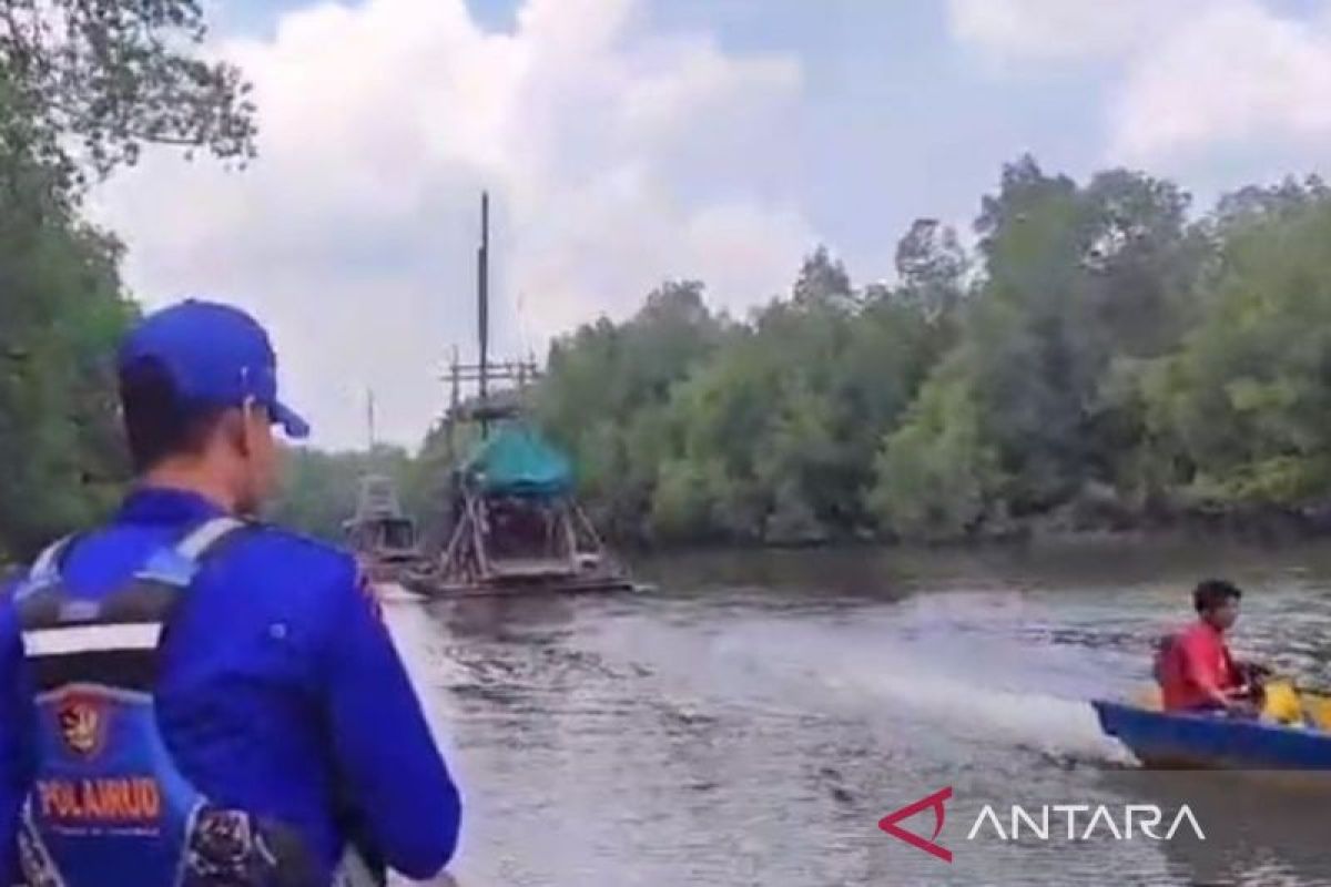 Polres Bangka Barat Turunkan 90 Ponton Tambang Timah Ilegal dari DAS Kampak, Libatkan Tokoh Masyarakat