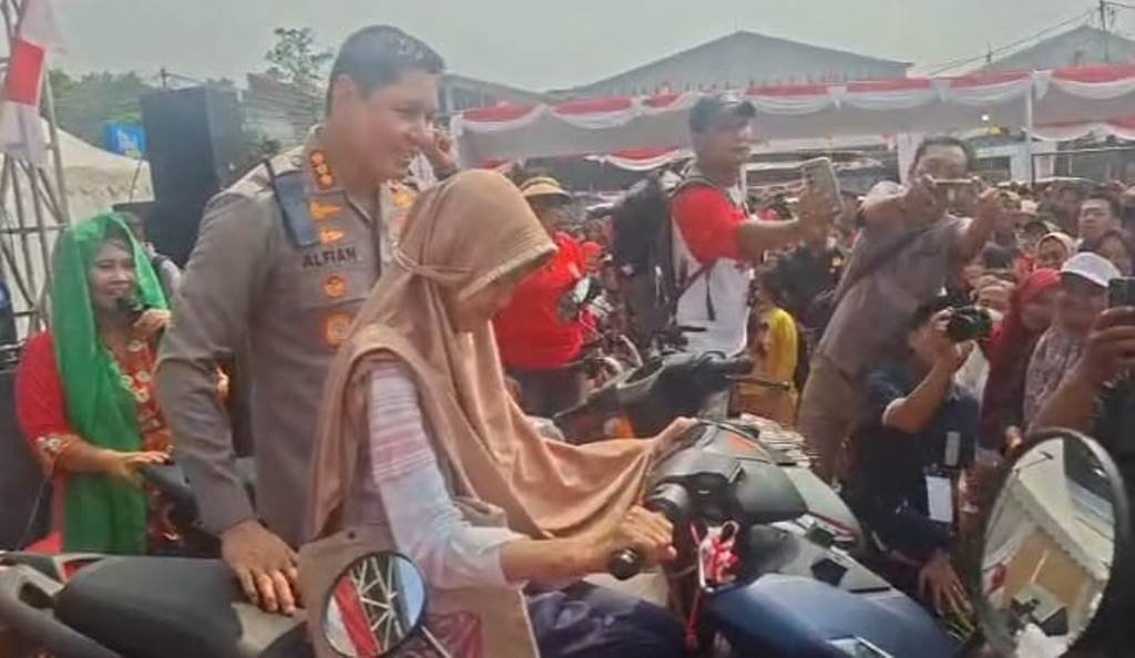 Undian Motor di Pesta Rakyat Jaktim: Kapolres Ganti Nomor Kupon dengan Pertanyaan