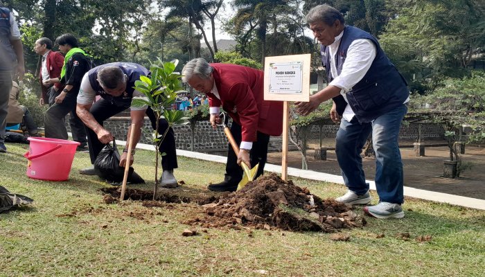 13.386 Mahasiswa Baru UPI Donasikan Satu Pohon demi Hijaukan Lahan Kosong Kampus di Bandung