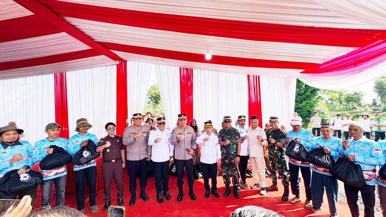 Gubernur Al Haris Tanam Bawang Putih di Kerinci, Jambi Targetkan Perluasan Lahan hingga 110 Hektare
