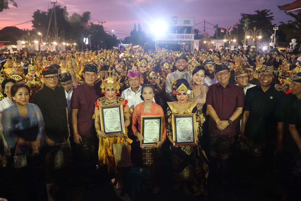 Gubernur Bali Wayan Koster Buka Bulfest 2026 di Singaraja, Apresiasi Tiga Maestro Tari Legendaris Buleleng
