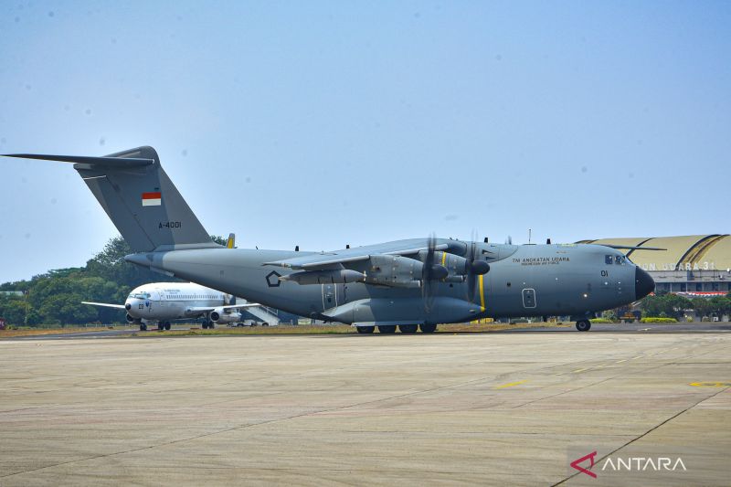 TNI AU Kerahkan Enam Pesawat Angkut Bantuan Logistik ke NTT, Dua C-130J Sudah Tiba di Labuan Bajo dan Maumere