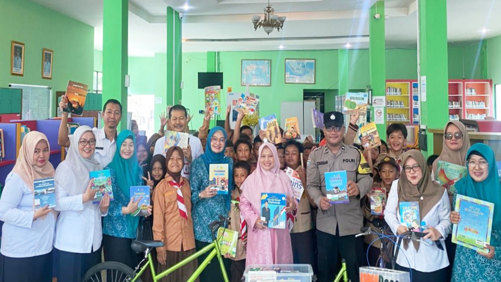Polisi Sahabat Anak di Karimun Luncurkan Kargo Baca, Perpustakaan Keliling dari Sepeda untuk Tingkatkan Literasi