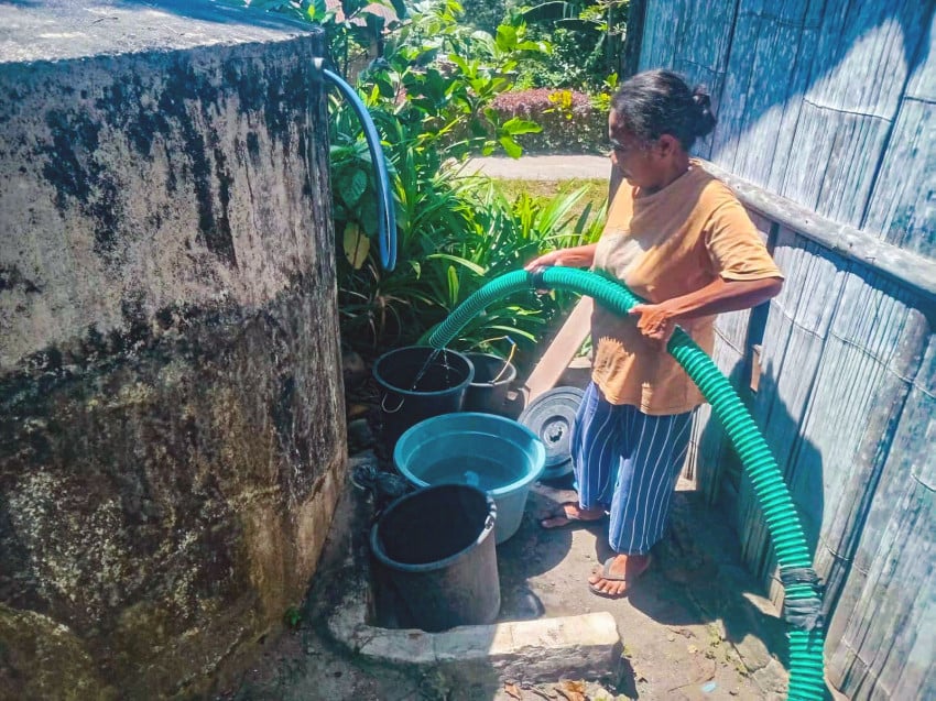 Pertamina Salurkan 35.000 Liter Air Bersih untuk Warga Maumere Terdampak Gempa