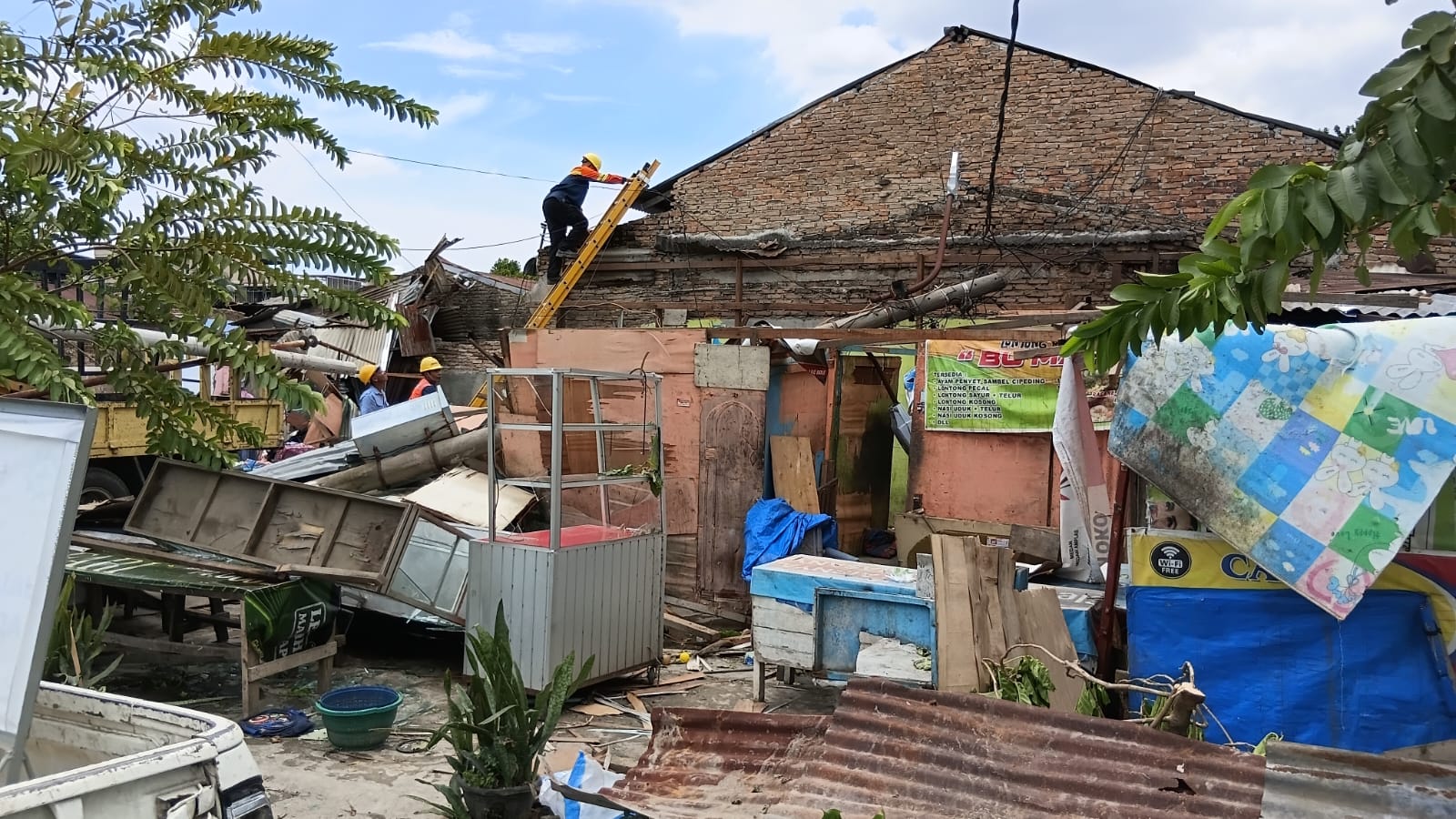 Ratusan Rumah di 8 Kecamatan Kota Medan Rusak Diterjang Angin Kencang, BPBD Catat Data Terus Bertambah