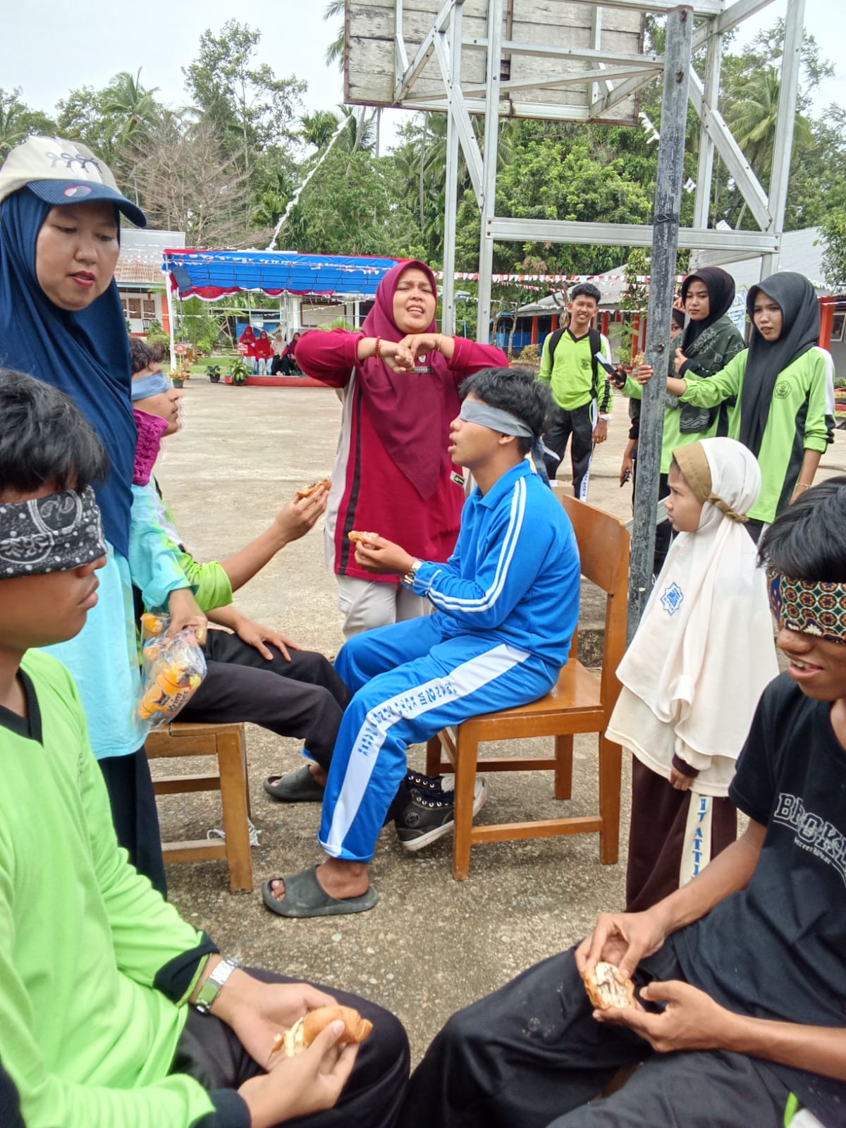SMAN 2 VII Koto Sungai Sariak Rayakan HUT ke-81 RI, Tim Gemoi Juara Tarik Tambang Guru dan Siswa Padati Lapangan