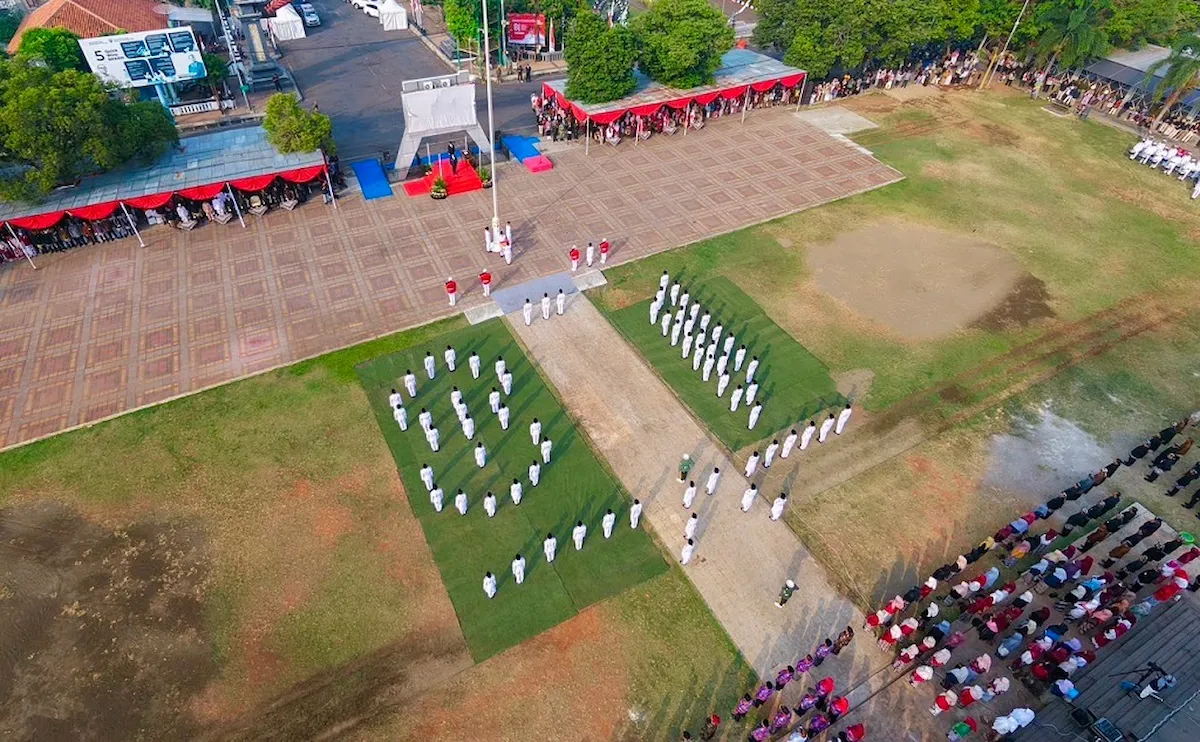 Formasi Angka 81 Pertama Kali dalam Sejarah, Paskibraka Batang Kibarkan Merah Putih di HUT ke-81 RI