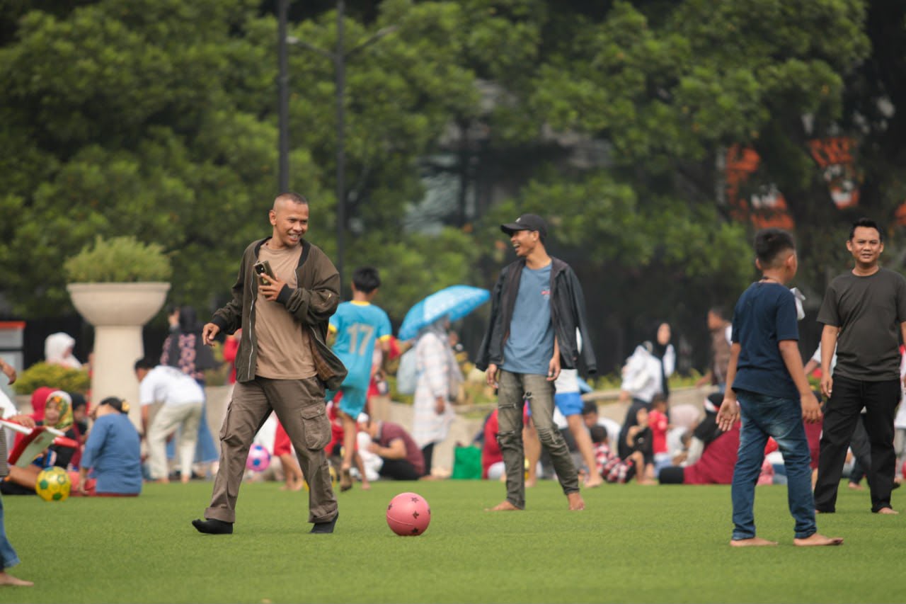 Alun-alun Bandung Kembali Dibuka untuk Umum Usai Evaluasi 8 Bulan, Wali Kota Minta Tim Khusus Jaga Kebersihan