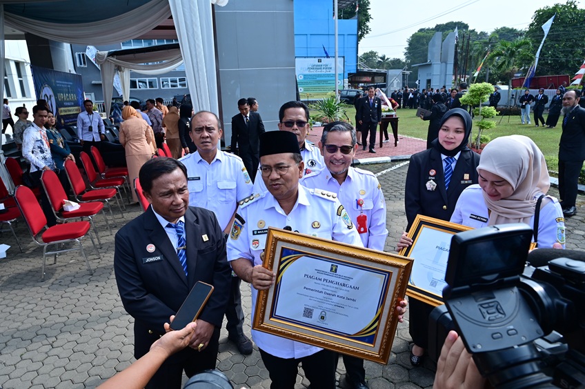 Pemkot Jambi Raih Dua Penghargaan dari Kementerian Hukum, Predikat Istimewa dan Peringkat II JDIH 2025