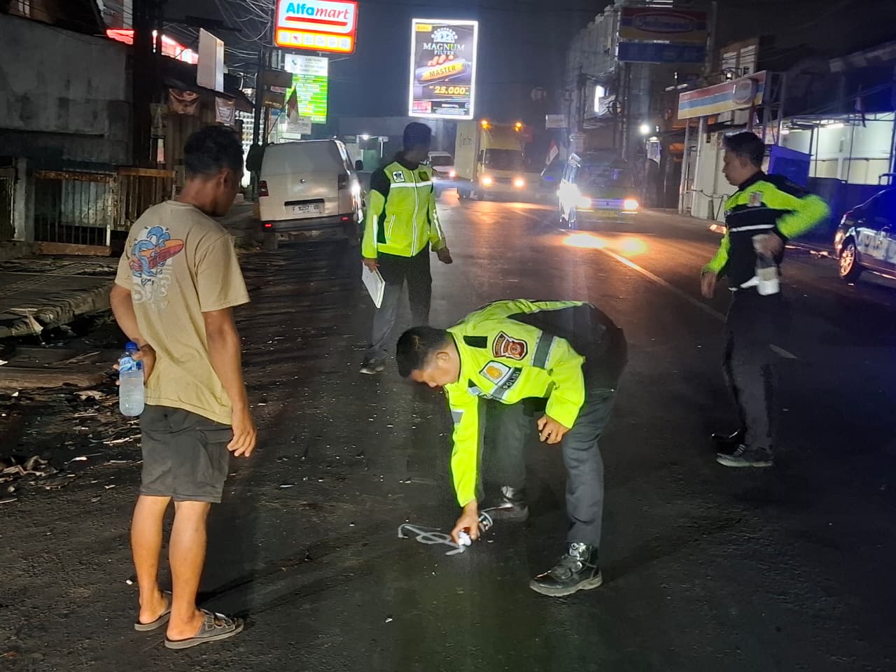 Kecelakaan Maut di Jalan Raya Cisaat Sukabumi, Pengendara NMAX Tewas Usai Tabrakan dengan Suzuki APV