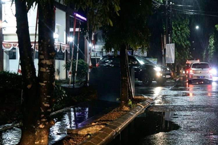 Hujan Deras Guyur Kabupaten Tangerang, Jalan Raya Serang dan CitraRaya Sempat Tergenang Air