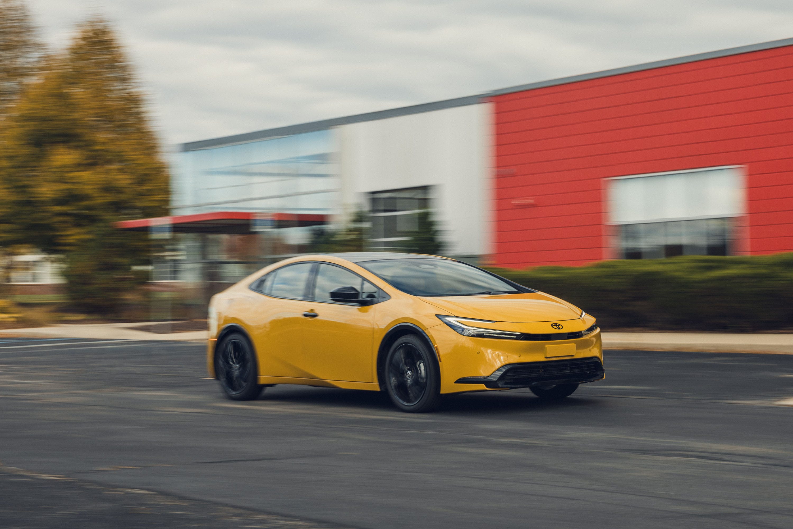 Review Toyota Prius 2027: Efisiensi BBM Juara, Tapi Versi AWD Punya