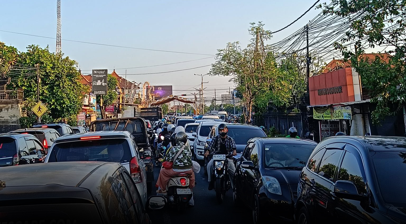 Kendaraan di Denpasar Capai 1,4 Juta Unit Lampaui Jumlah Penduduk, Dishub Andalkan Trotoar dan Shuttle untuk Ubah Kebiasaan Warga