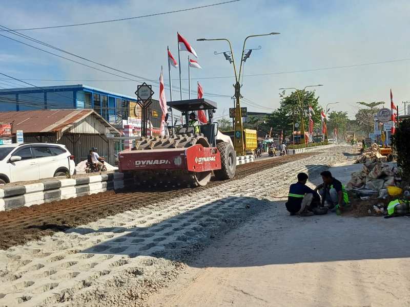 Pemkab Kotim Gelontorkan Rp 7,5 Miliar untuk Atasi Banjir di Jalan Tjilik Riwut Sampit, Perbaikan Drainase dan Badan Jalan Berjalan