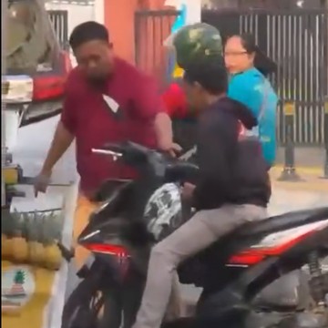 Sopir Alphard Rusak Motor Driver Ojol Pakai Batu Bata Usai Serempet di Bintaro, Polisi Turun Tangan