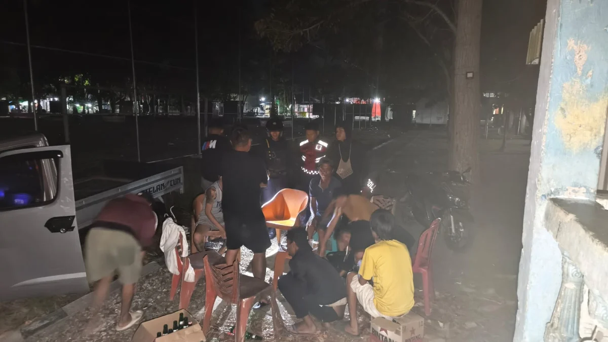 Tim Pantera Polres Kotamobagu Bubarkan Remaja Konsumsi Miras di Lapangan Desa Poyowa Kecil, Warga Diimbau Aktif Lapor 110