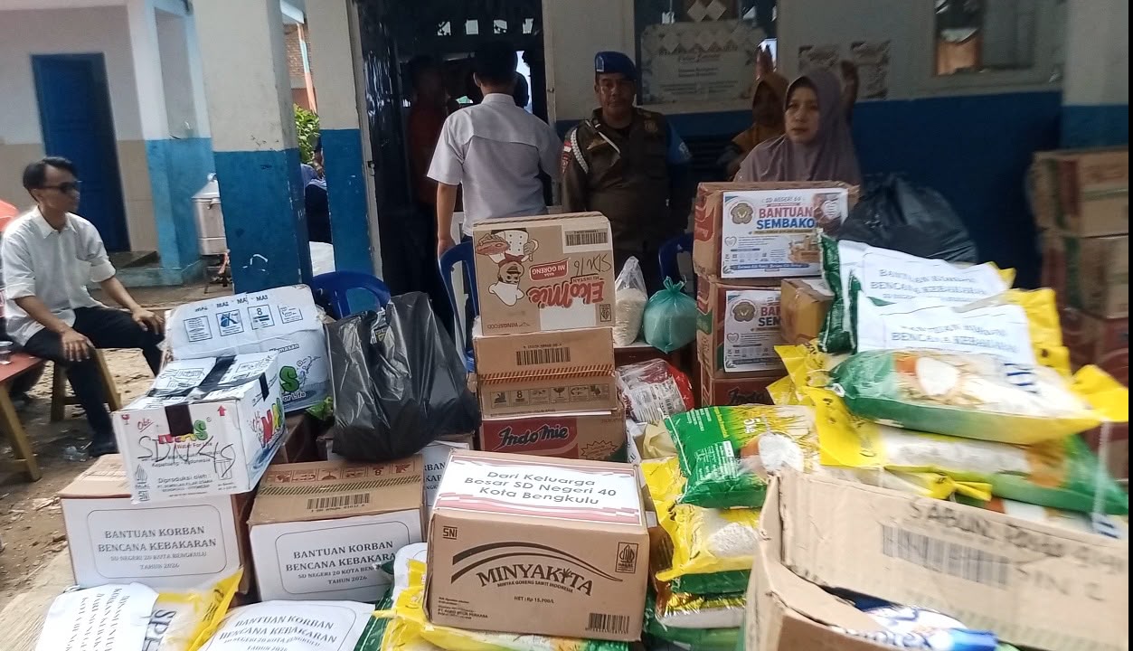 Disdikbud Kota Bengkulu Salurkan Bantuan untuk 21 Rumah Korban Kebakaran di Kelurahan Pengantungan, Termasuk Perlengkapan Sekolah