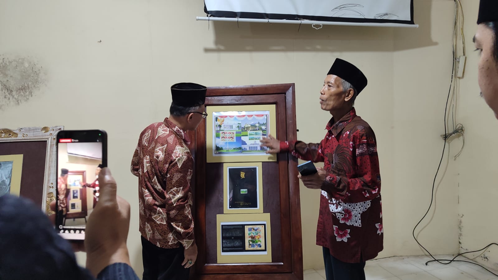 Pameran Filateli Internasional di Denpasar Hadirkan Surat Terpanjang di Dunia Karya Imam Muhayat, 608 Prangko Dipamerkan