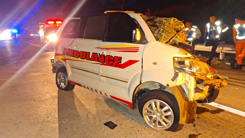 Kecelakaan Beruntun di Tol Batang Tewaskan Satu Orang, Ambulans Pembawa Jenazah Diduga Kurang Konsentrasi