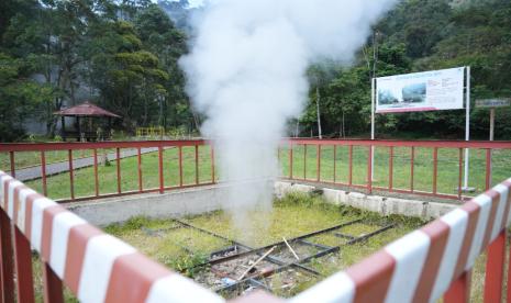 Bahlil Sebut Panas Bumi Kunci Swasembada Energi, Ini Perannya untuk Hilirisasi