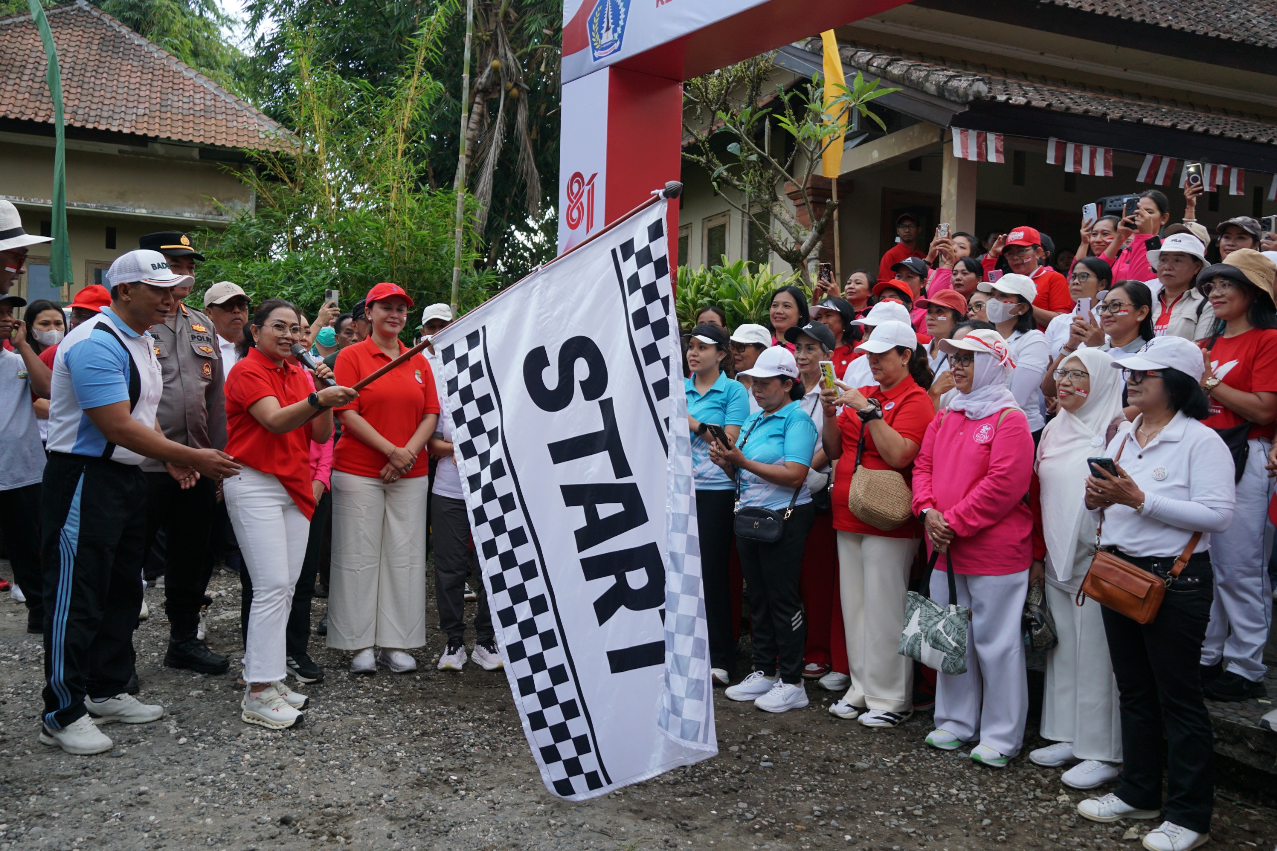 HUT ke-81 RI di Badung: TP PKK Gelar Lomba Organisasi Wanita dan Salurkan 15 Paket Sembako untuk Veteran di Petang