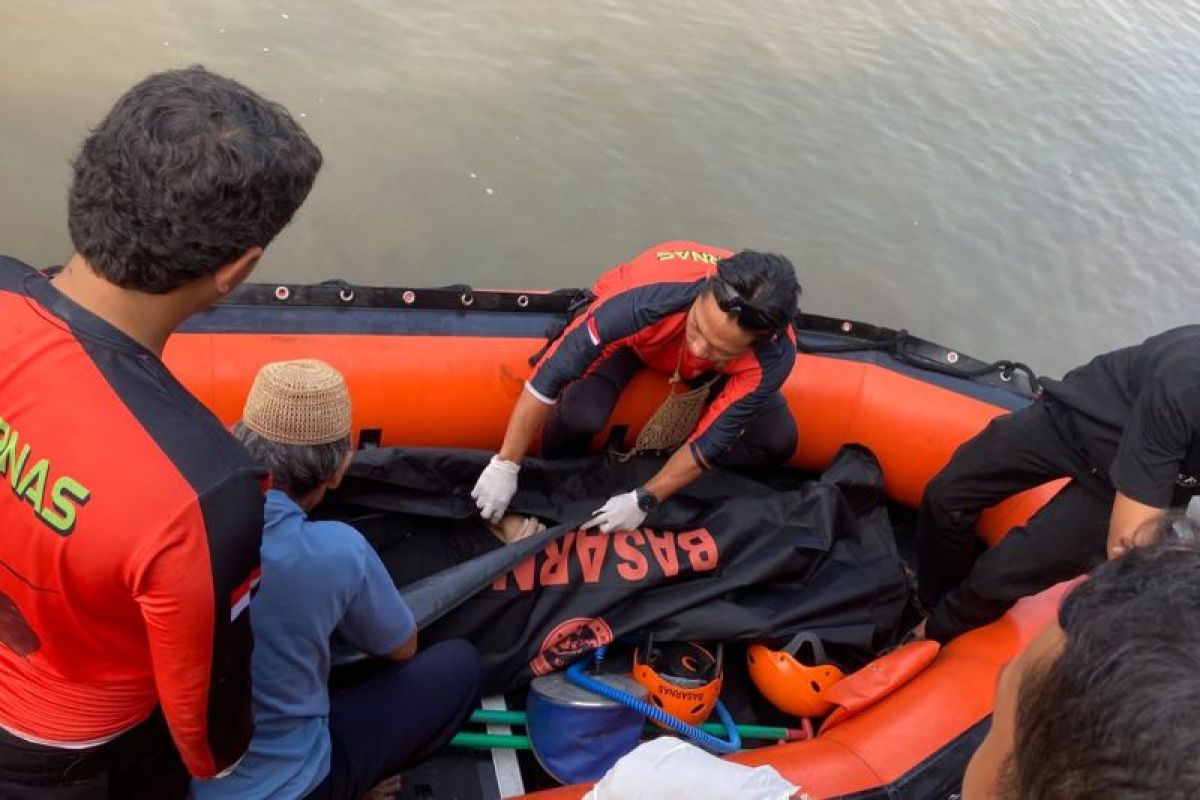 Tim SAR Banten Temukan Wisatawan Terseret Ombak di Pantai Carita dalam Kondisi Meninggal, Korban Asal Kabupaten Tangerang