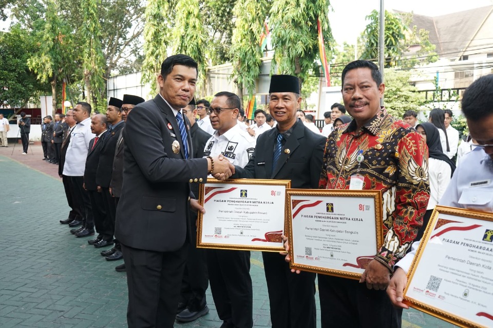 Pemkab Kepulauan Meranti Raih Penghargaan dari Kementerian Hukum, Sekda Tekankan Kepastian Regulasi Daerah