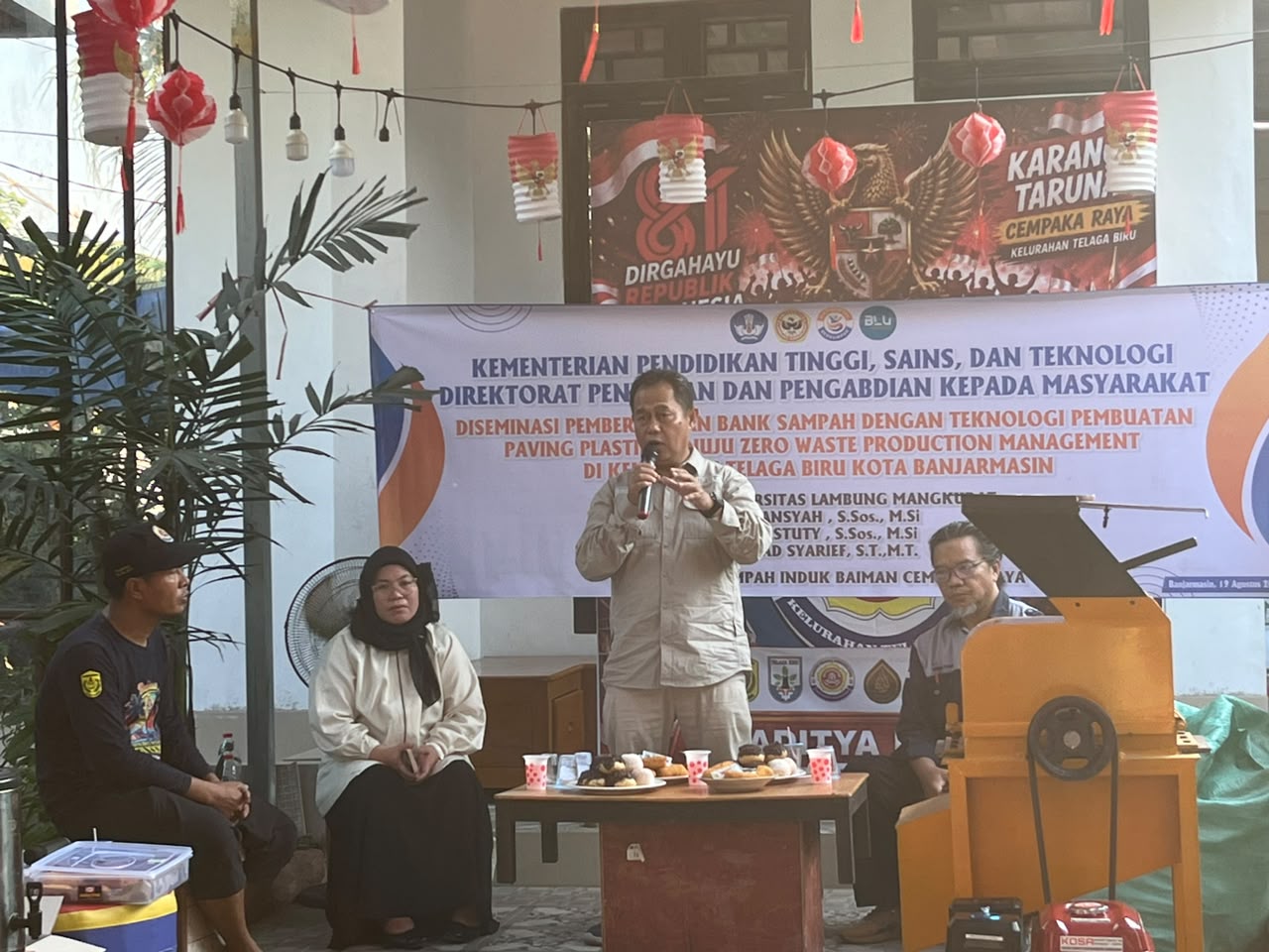 Bank Sampah Baiman di Banjarmasin Terima Mesin Pencacah dari ULM, Sampah Plastik Disulap Jadi Paving