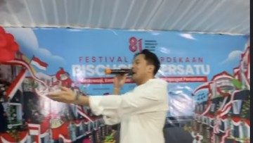 Adrian Khalif Hibur Tetangga Komplek di Acara 17-an, Warga Kompak Nyanyi Bareng