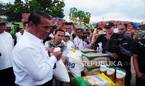 Mentan Amran Lepas Rombongan Truk Bantuan Pangan ke Korban Bencana NTT dari Labuan Bajo